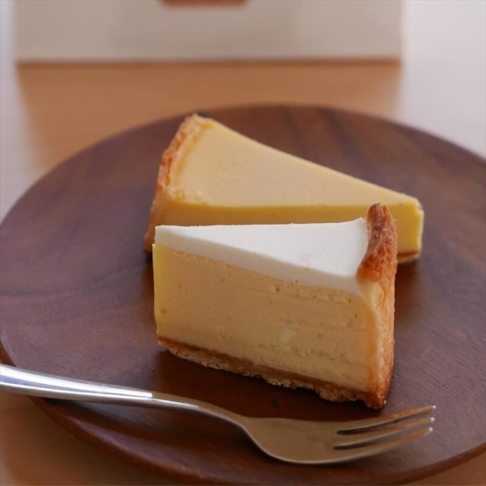 チーズケーキ専門店　ヨハンの人気メニュー/サワーソフト（手前）